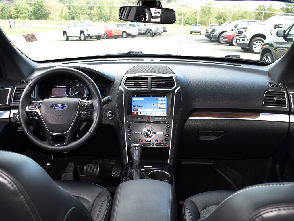 Used 2018 Ford Explorer Limited w/ Equipment Group 301A AWD/4WD image 4