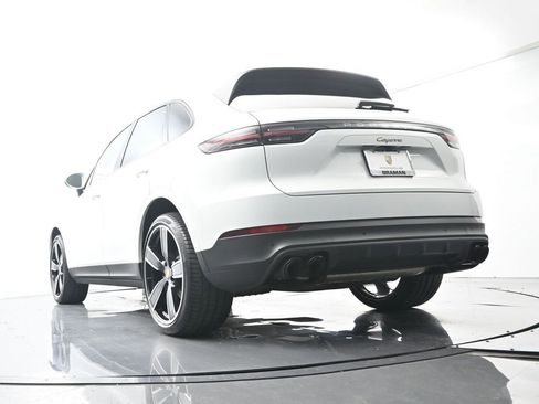 Certified 2023 Porsche Cayenne Platinum Edition AWD/4WD image 49