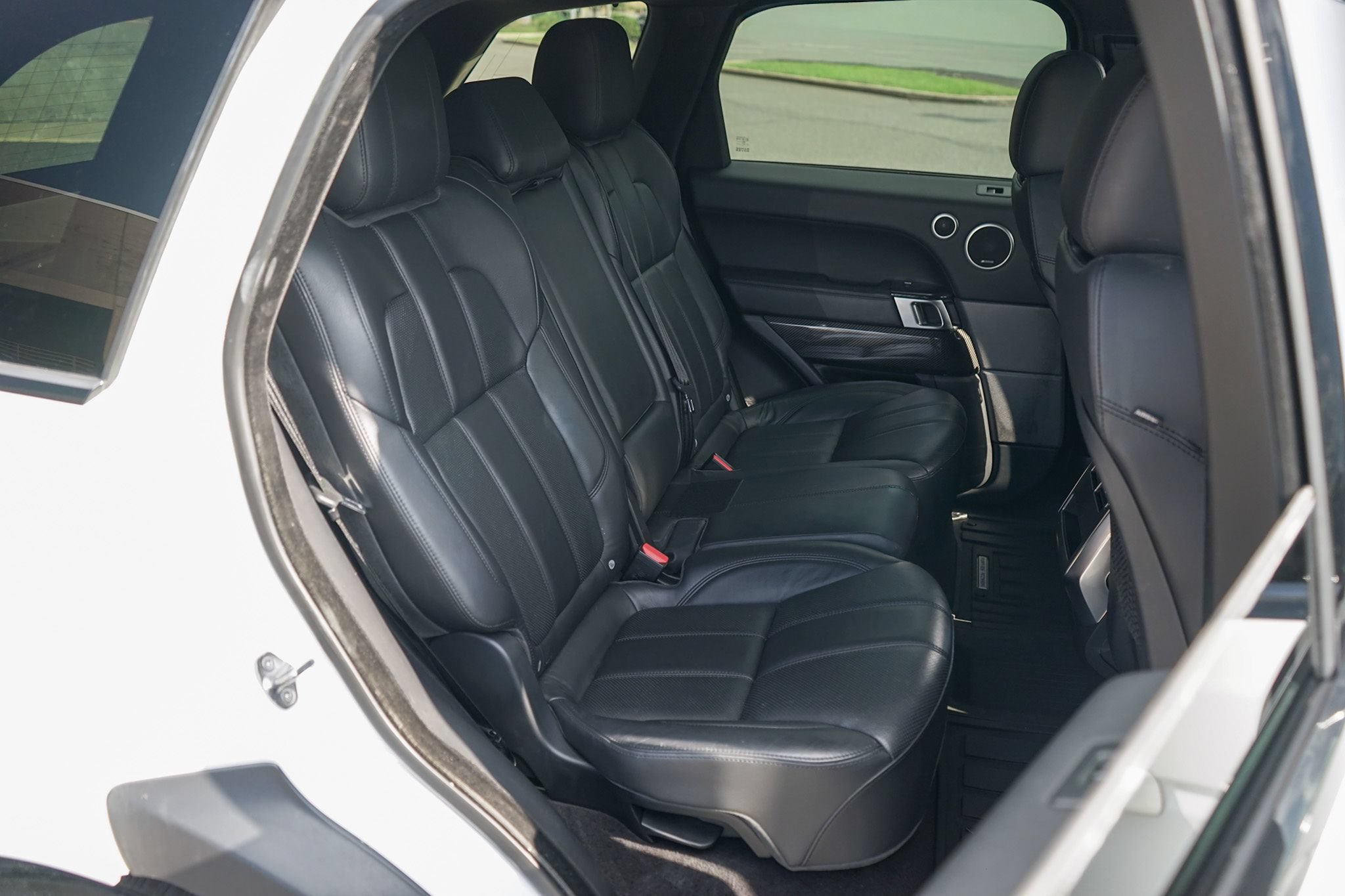 Used 2016 Land Rover Range Rover Sport SE AWD/4WD image 37