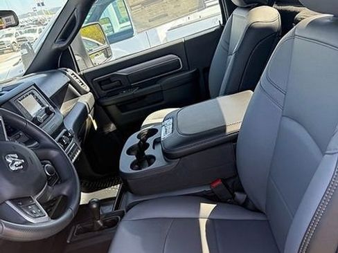 Used 2024 RAM 2500 Tradesman w/ Chrome Appearance Group image 6