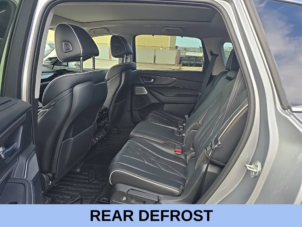 Used 2025 Acura MDX w/ Advance Package AWD/4WD image 17