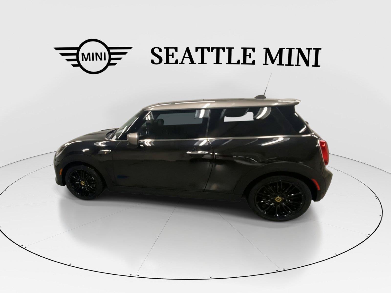 Used 2024 MINI Cooper SE FWD image 6