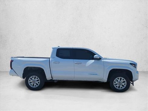 Used 2026 Toyota Tacoma SR5 AWD/4WD image 4