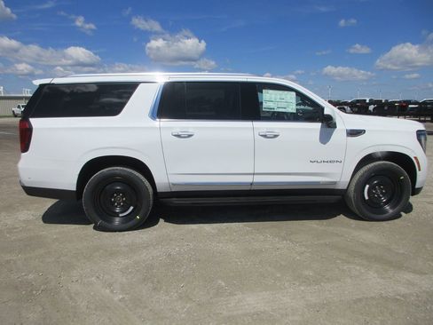 New 2026 GMC Yukon XL Elevation AWD/4WD image 3