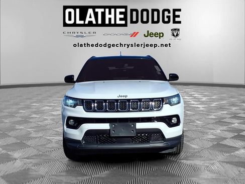 Used 2023 Jeep Compass Limited image 28