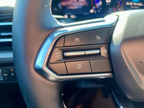 New 2025 Chevrolet Traverse LT w/ Driver Confidence Package FWD image 17