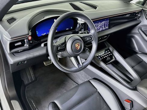Certified 2025 Porsche Macan 4S Electric AWD/4WD image 4