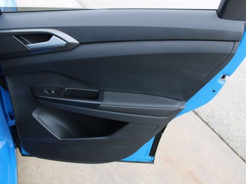 Certified 2025 Volkswagen Taos SE image 23