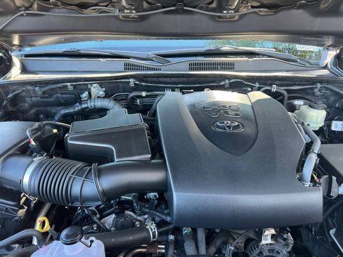 Used 2016 Toyota Tacoma SR5 image 20