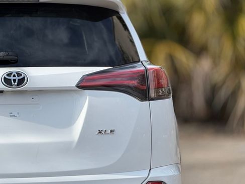 Used 2018 Toyota RAV4 XLE image 16