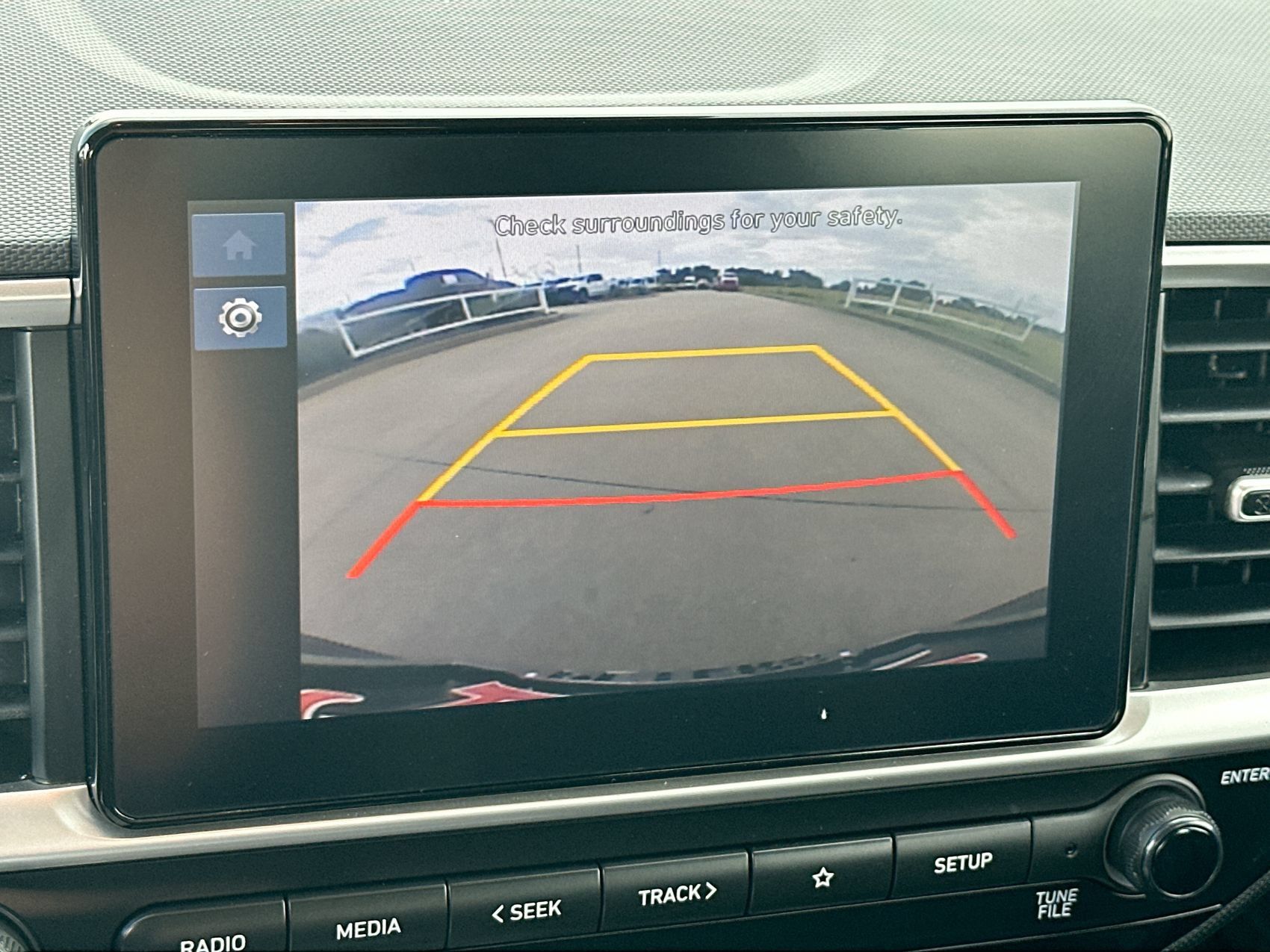Used 2025 Hyundai Venue SEL FWD image 17