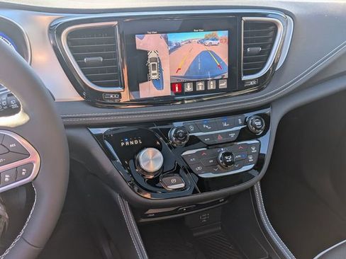 New 2026 Chrysler Pacifica Limited w/ Uconnect Theater Family Group image 19