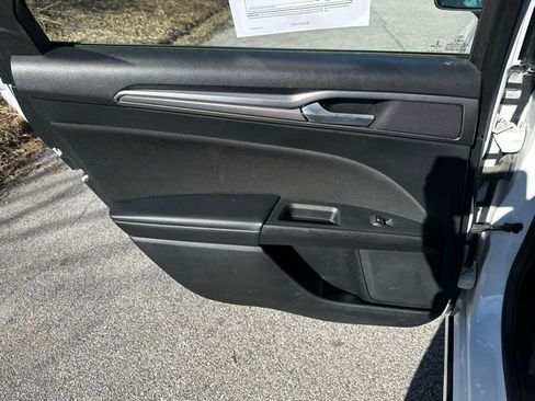 Used 2018 Ford Fusion SE FWD image 13
