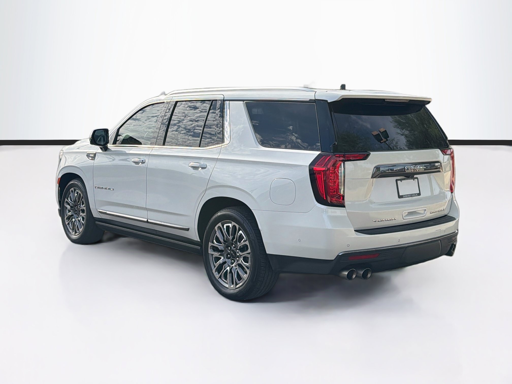 Used 2023 GMC Yukon Denali Ultimate AWD/4WD image 7