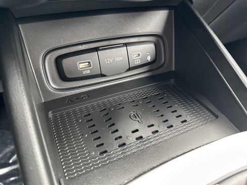 Used 2023 Hyundai Venue Limited FWD image 47