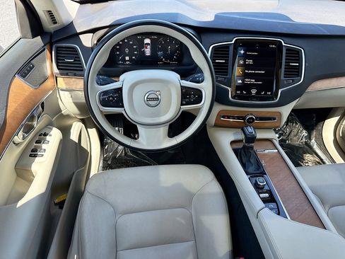 Used 2021 Volvo XC90 T6 Momentum w/ Protection Package Premier image 17