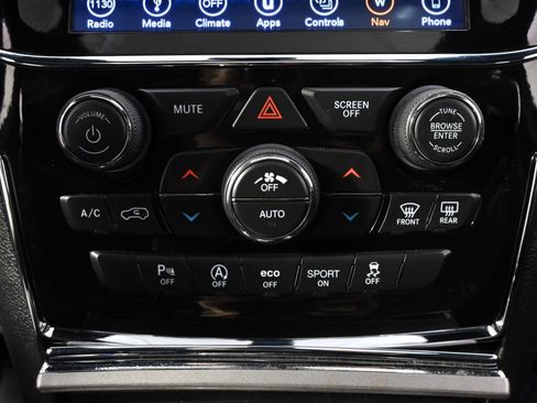 Used 2019 Jeep Grand Cherokee Limited AWD/4WD image 31