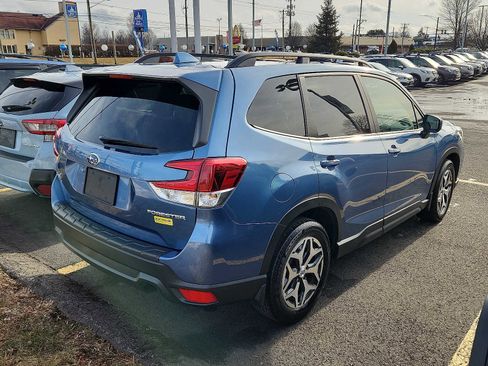 Used 2021 Subaru Forester Premium image 6