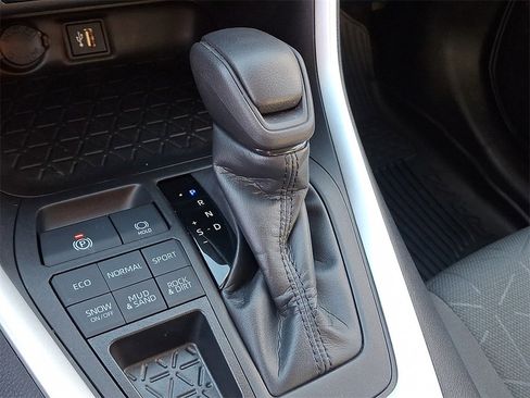 Used 2023 Toyota RAV4 XLE image 15