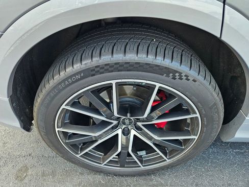 Used 2021 Audi Q8 Prestige w/ Prestige Package image 8