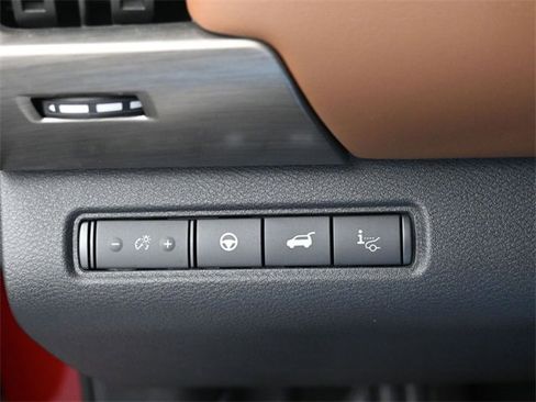 Used 2025 Nissan Pathfinder Platinum image 19