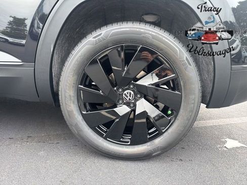 New 2026 Volkswagen Atlas Cross Sport SE image 9