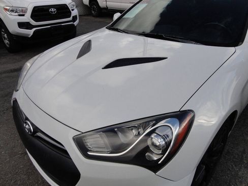 Used 2016 Hyundai Genesis 3.8 RWD image 11
