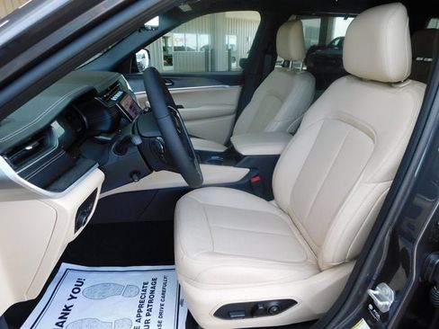 New 2025 Jeep Grand Cherokee L Limited w/ Luxury Tech Group II image 9