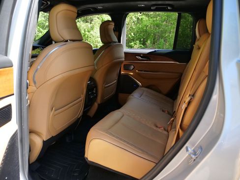 Used 2022 Jeep Grand Cherokee Summit AWD/4WD image 33