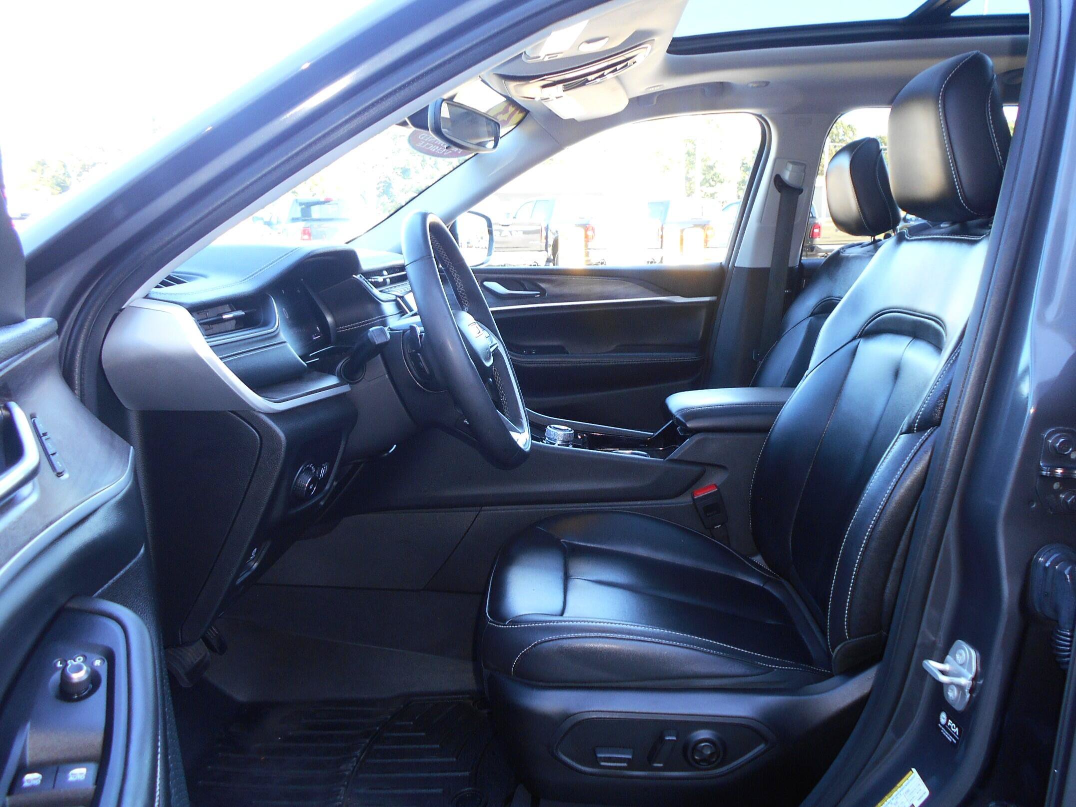 Certified 2023 Jeep Grand Cherokee L Limited AWD/4WD image 5