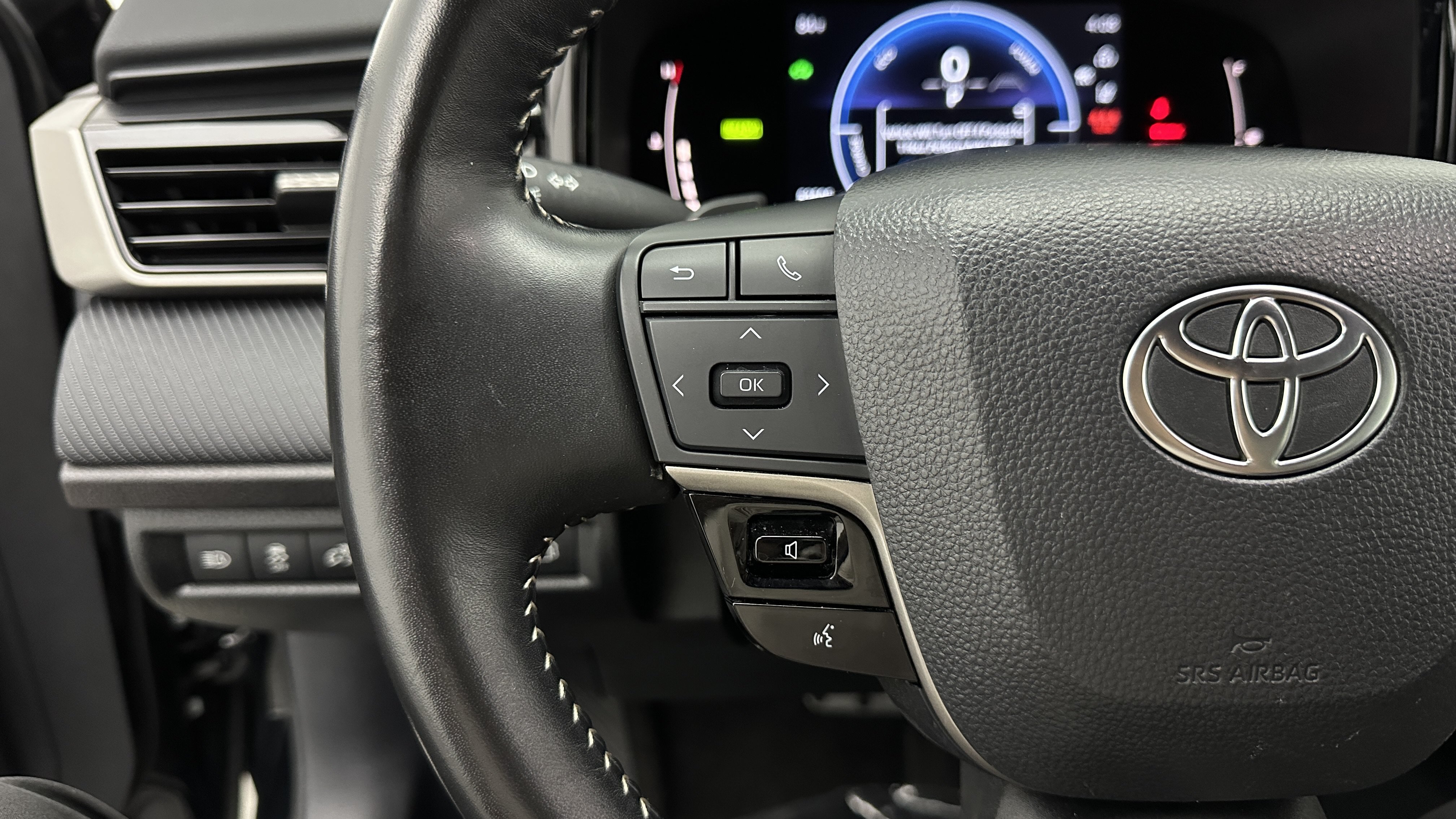 Used 2025 Toyota Camry SE FWD image 19