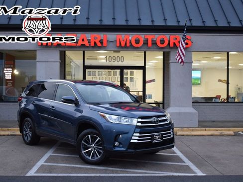 Used 2017 Toyota Highlander XLE w/ Protection Package #3 image 1