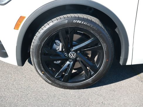 Used 2023 Volkswagen Tiguan SE R-Line image 11