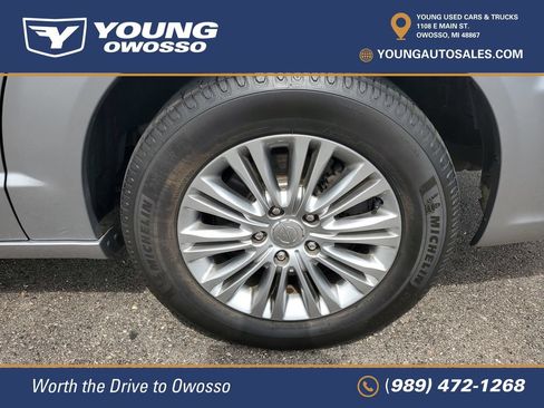Used 2016 Chrysler Town & Country Touring-L FWD image 34