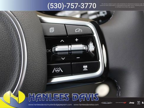 New 2026 Kia Carnival EX image 33