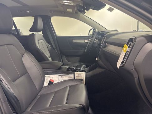 New 2026 Volvo XC40 B5 Ultra w/ Protection Package Premier image 28
