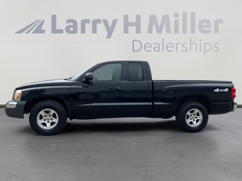 Used 2005 Dodge Dakota SLT image 2