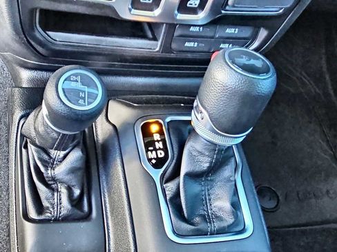 Used 2023 Jeep Wrangler Sport S image 25