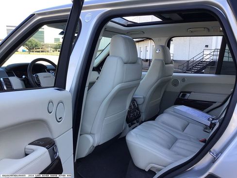 Used 2014 Land Rover Range Rover HSE image 13