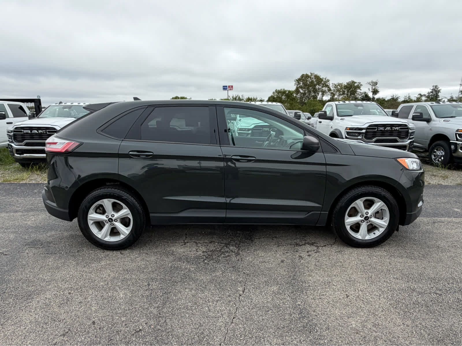 Used 2024 Ford Edge SE AWD/4WD image 9