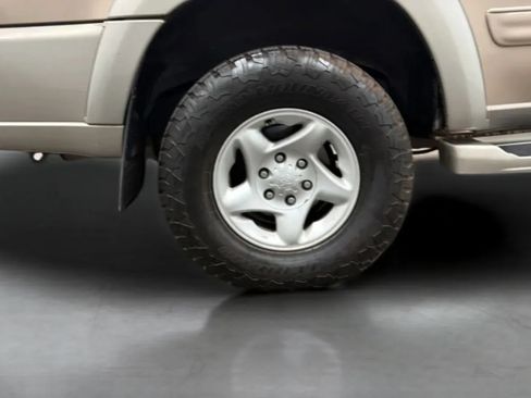 Used 2002 Toyota Sequoia SR5 AWD/4WD image 25