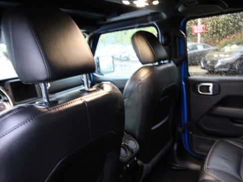 Used 2021 Jeep Wrangler Unlimited Sahara image 27