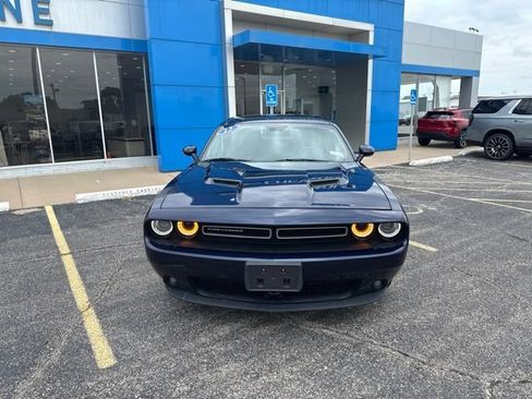 Used 2015 Dodge Challenger SXT Plus w/ Technology Group RWD image 2