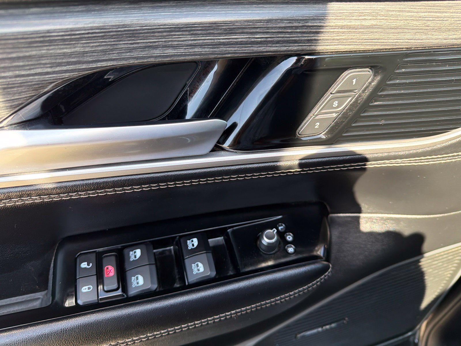 Used 2024 Jeep Wagoneer Series II w/ Flexible Seating Group AWD/4WD image 15