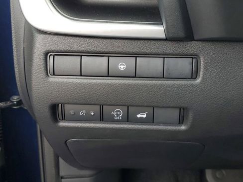 Used 2025 Nissan Rogue SV image 28