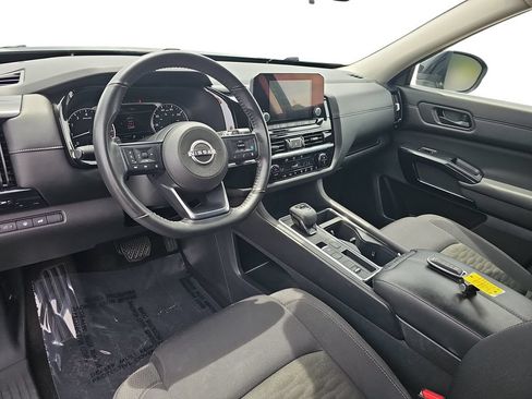 Used 2025 Nissan Pathfinder SV FWD image 16