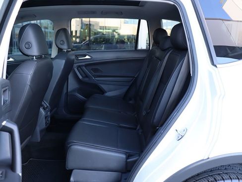 Used 2020 Volkswagen Tiguan SE w/ Panoramic Sunroof Package image 34