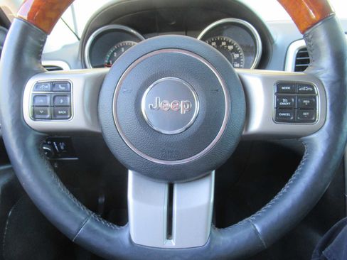 Used 2013 Jeep Grand Cherokee Overland w/ Advance Technology Group image 25