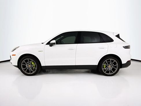 Certified 2023 Porsche Cayenne Platinum Edition AWD/4WD image 2