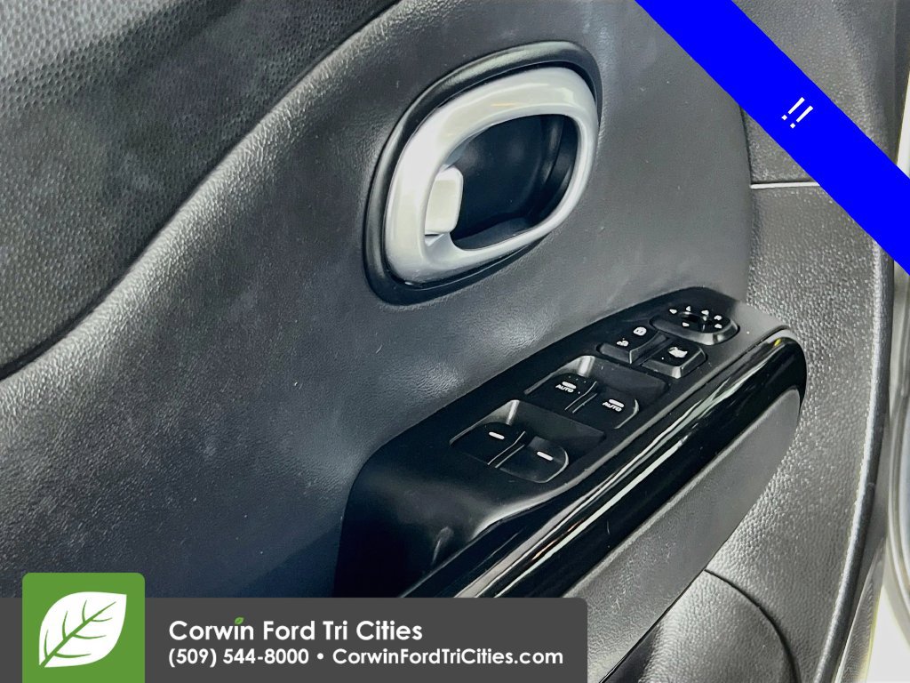 Used 2016 Kia Soul ! FWD image 11